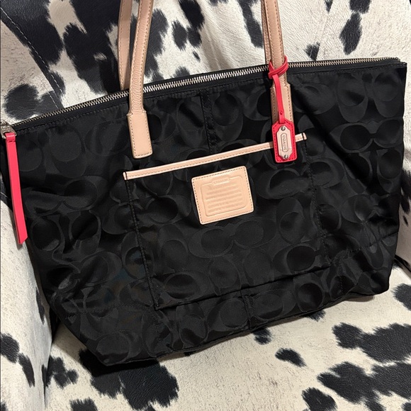 #40 COACH - Picture 1 of 1